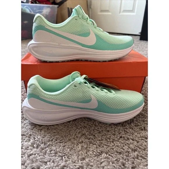 Nike Revolution 8 Shoes women size 9.5 Running Mint Foam blue green Turquoise